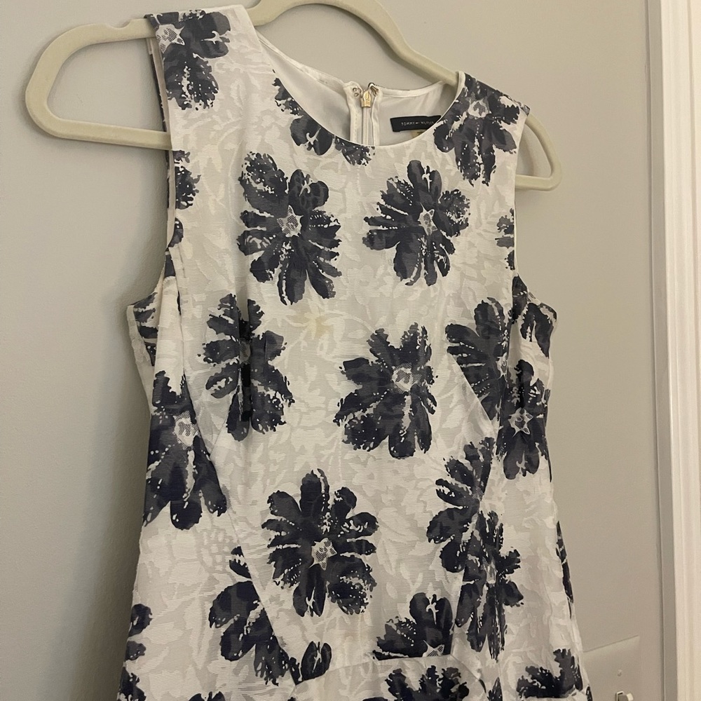 Dress - Picture 4 of 4